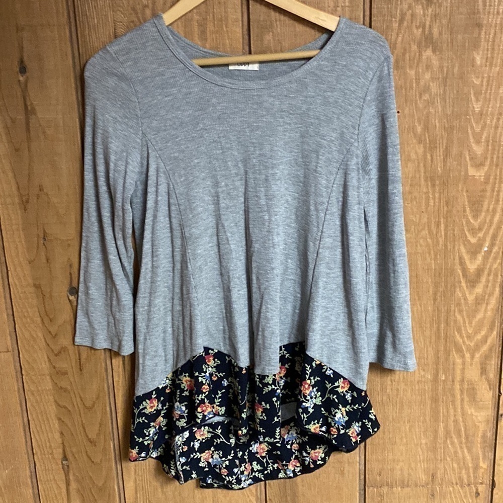 Oddi 3/4 length multi media top loose and flowy‎ NO SIZE SEE MEASUREMENTS EUC
